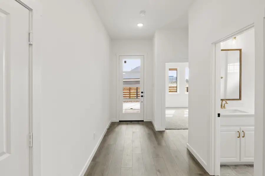 Spacious, unfurnished interior of a new home in Willow Grove, Melissa (Image 20).