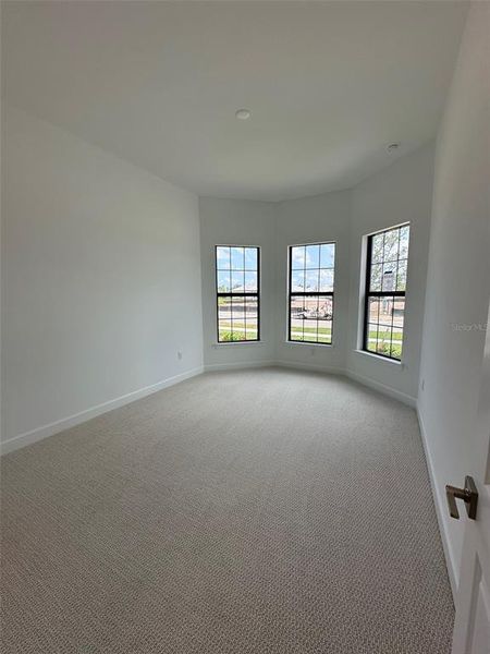 Spacious, unfurnished interior of a new home in Lakespur Wellen Park, Venice (Image 18).