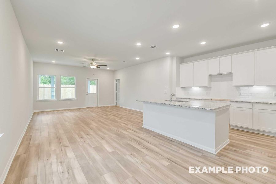 Spacious, unfurnished interior of a new home in Caney Creek Place, Conroe (Image 13).