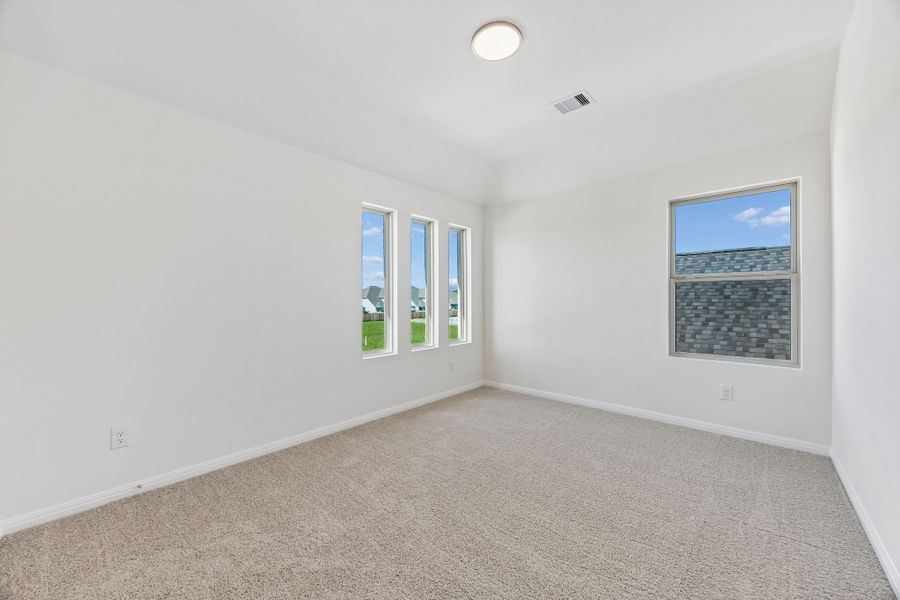 Spacious, unfurnished interior of a new home in Riviera Pines, Huffman (Image 25).