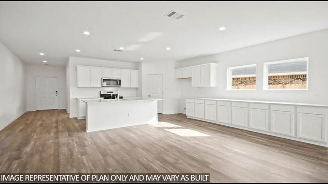 Furnished interior view inside a new home in Silverthorne, Conroe (Image 3). Furnished interior view inside a new home in Silverthorne, Conroe (Image 3).