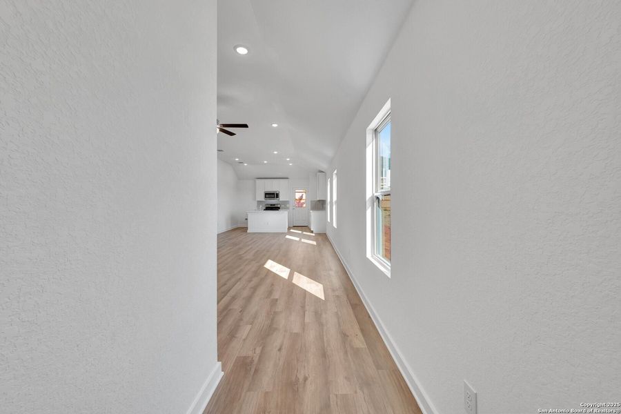 Spacious, unfurnished interior of a new home in Mesquite Ridge, San Antonio (Image 28).