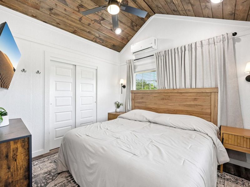 Furnished interior view inside a new home in , Bacliff (Image 4).