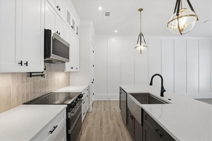 Furnished interior view inside a new home in , Braselton (Image 14).