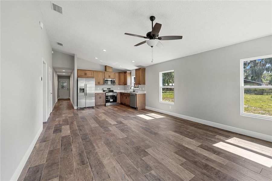 Spacious, unfurnished interior of a new home in , Lake Panasoffkee (Image 33).