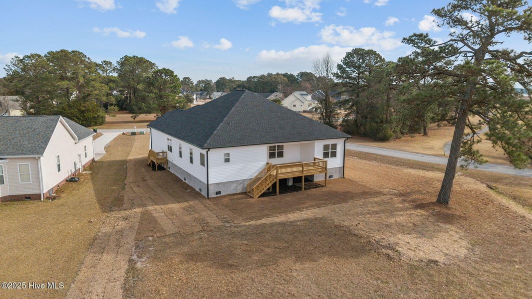 Exterior details and patio area of a home in Fairfield Harbour, New Bern (Image 18). Exterior details and patio area of a home in Fairfield Harbour, New Bern (Image 18).