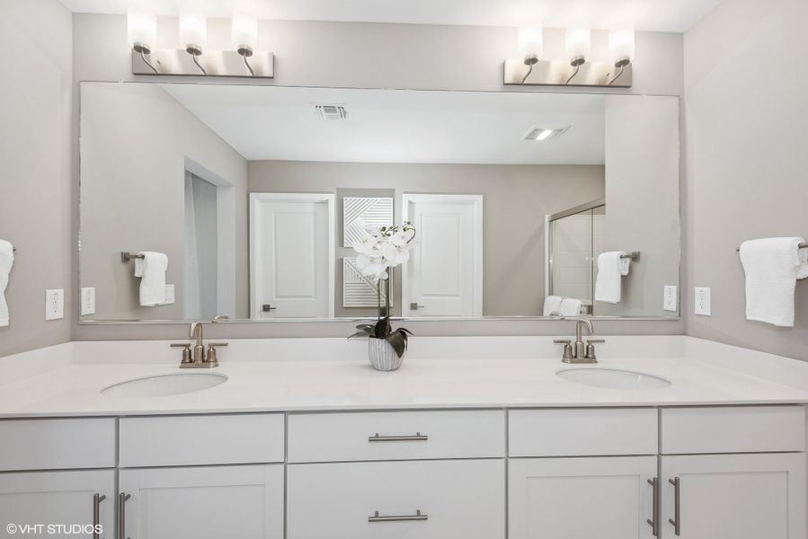 Primary bath with chrome faucets