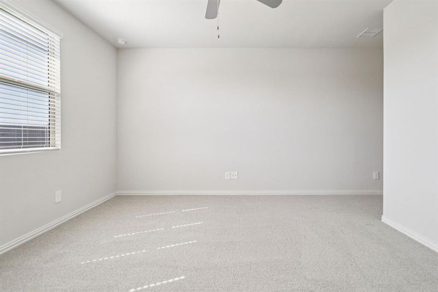 Spacious, unfurnished interior of a new home in Lakehaven - Premier Series, Farmersville (Image 14).