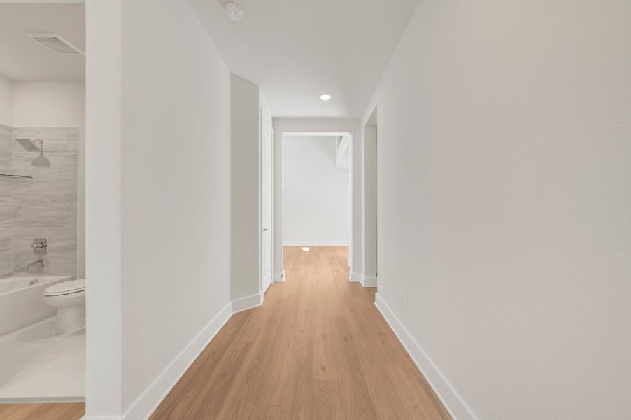 Spacious, unfurnished interior of a new home in Treeline, Justin (Image 15).