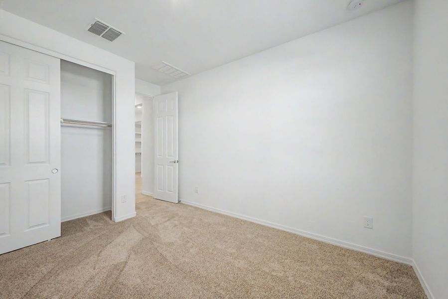 Spacious, unfurnished interior of a new home in Tyler Ranch, Buckeye (Image 12).