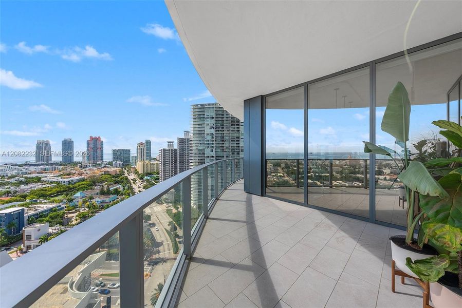 Condo located in Miami Beach, FL showcasing its design and architecture (Image 26).