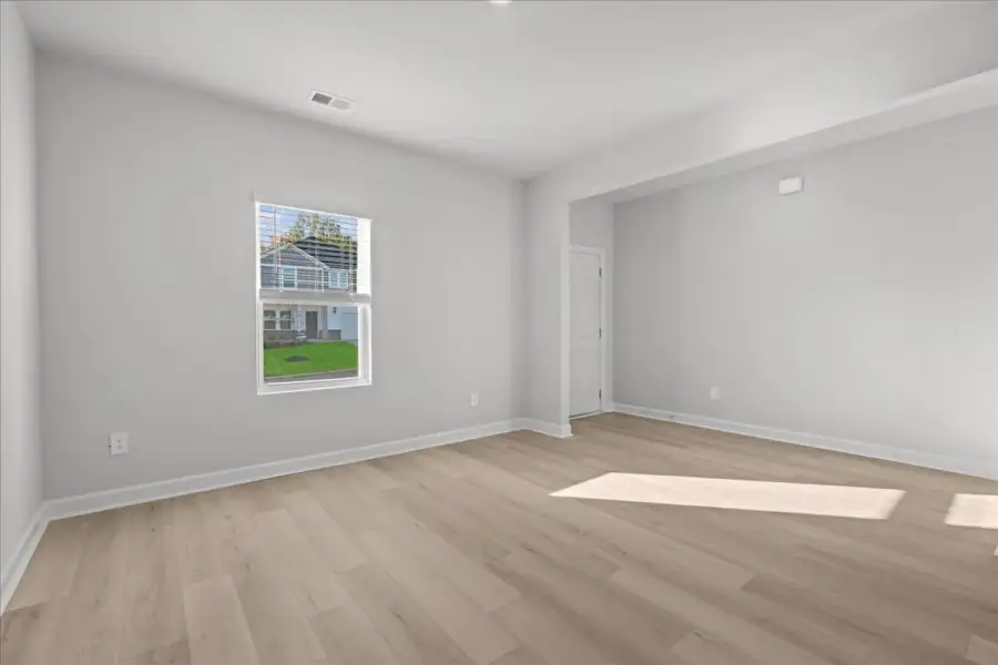 Spacious, unfurnished interior of a new home in Ashby Woods, Boiling Springs (Image 11).