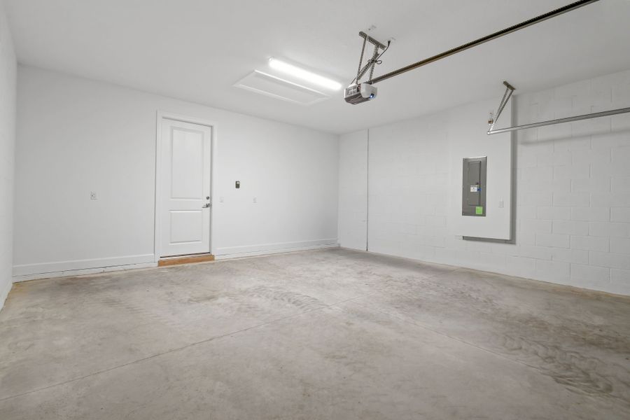 Spacious, unfurnished interior of a new home in Harbor Isle, Vero Beach (Image 26).