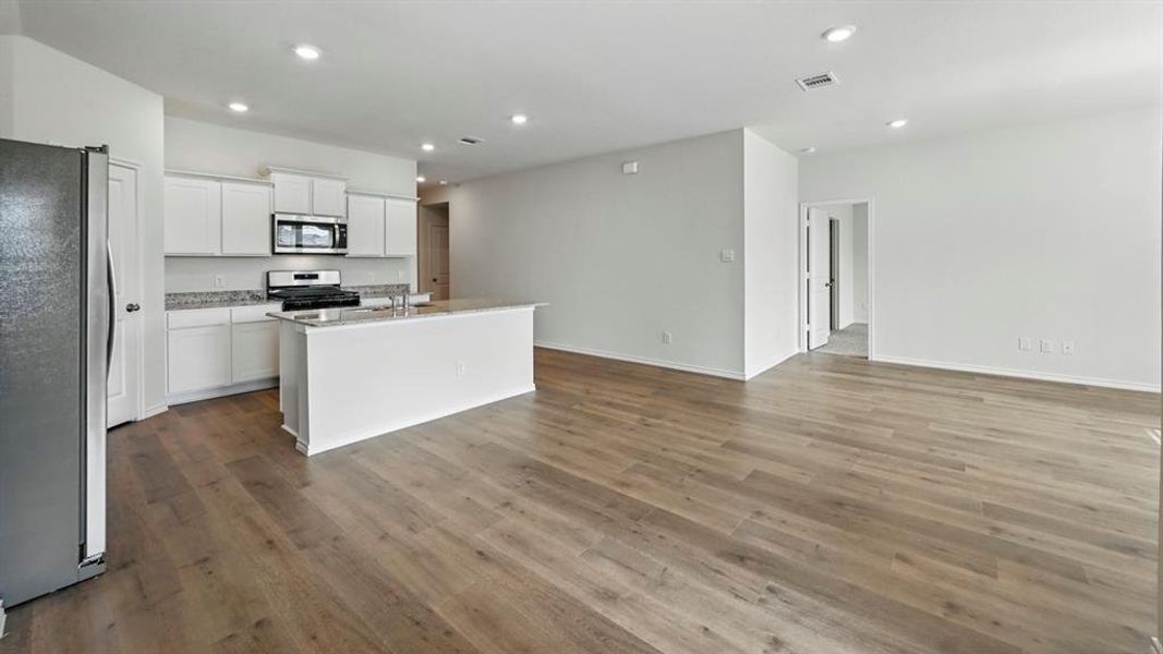 Spacious, unfurnished interior of a new home in Sanger Circle, Sanger (Image 29).