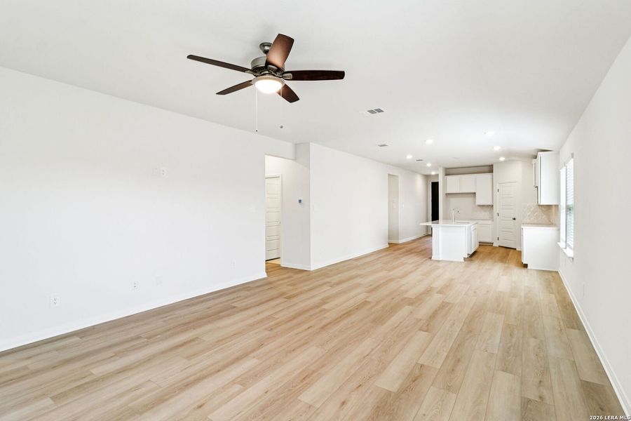 Spacious, unfurnished interior of a new home in Lark Canyon, New Braunfels (Image 50).