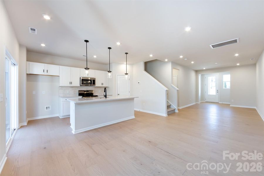 Open Concept Living with An Outdoor Living Space