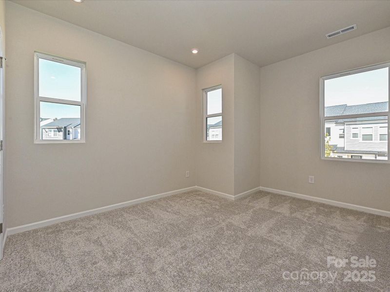 Secondary Bedroom With 9' Ceilings. Secondary Bedroom With 9' Ceilings.