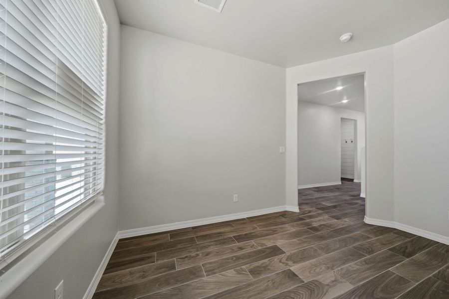 Spacious, unfurnished interior of a new home in Emerald Estates, Horizon City (Image 29).