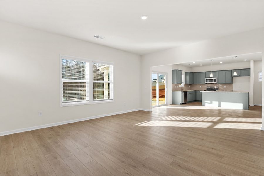 Spacious, unfurnished interior of a new home in Fairview Falls, Chesnee (Image 18).