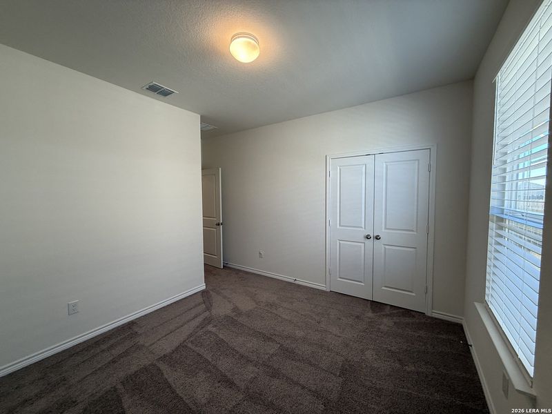 Spacious, unfurnished interior of a new home in Legend Point, New Braunfels (Image 23).
