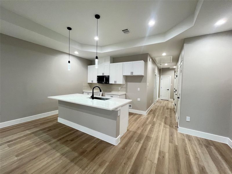 7921 Virgil: Open living space 7921 Virgil: Open living space