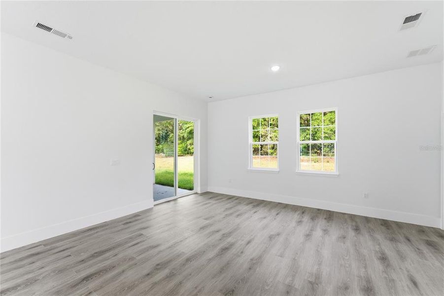Spacious, unfurnished interior of a new home in , Dunnellon (Image 21).
