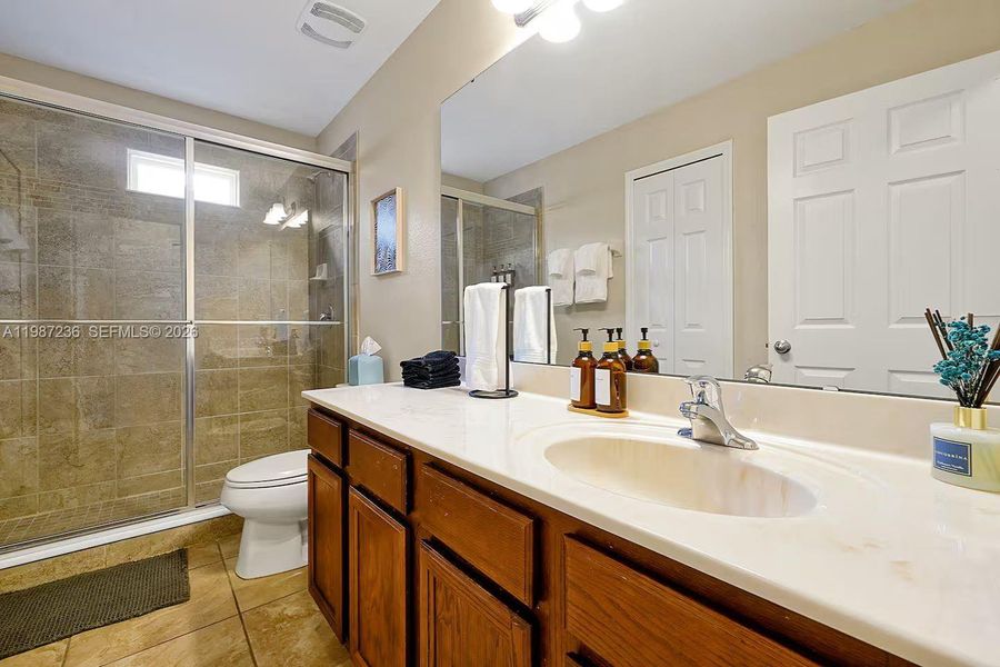 Furnished interior view inside a new home in , Kissimmee (Image 14).