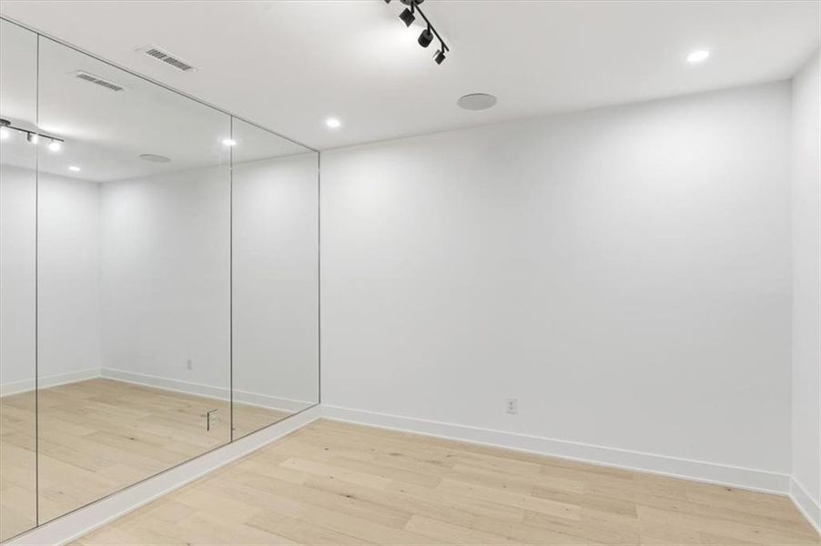 Spacious, unfurnished interior of a new home in Aster, Roswell (Image 26).