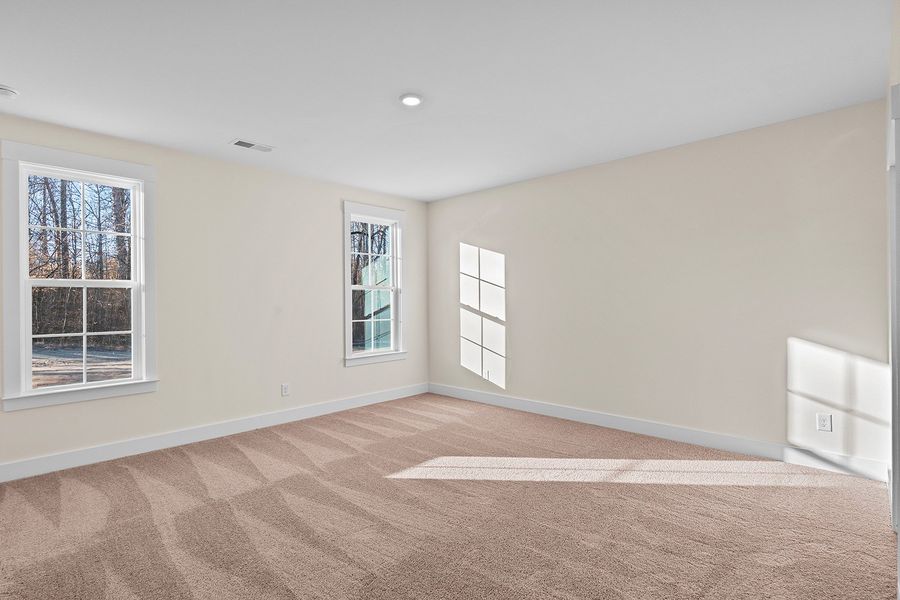 Spacious, unfurnished interior of a new home in Fieldstone, Lexington (Image 30).
