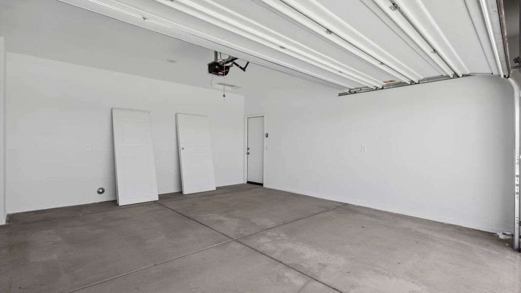 Spacious, unfurnished interior of a new home in Carlton Commons, Casa Grande (Image 25). Spacious, unfurnished interior of a new home in Carlton Commons, Casa Grande (Image 25).