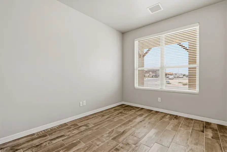 Spacious, unfurnished interior of a new home in Paseo del Este, El Paso (Image 21). Spacious, unfurnished interior of a new home in Paseo del Este, El Paso (Image 21).