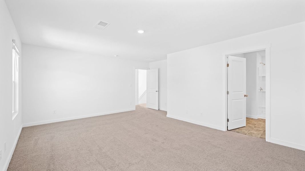 Spacious, unfurnished interior of a new home in Price's Crossing, LaFayette (Image 20).