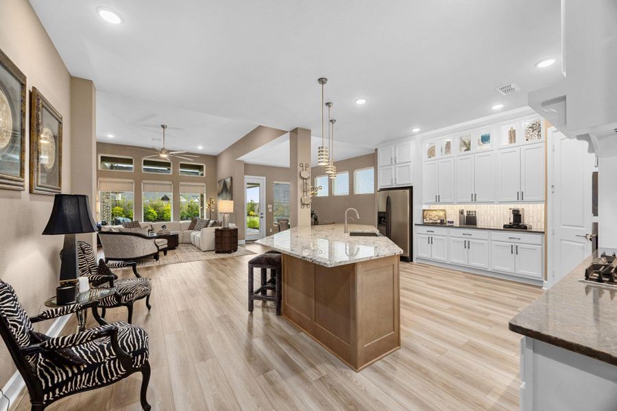 Soft-Close Drawers, Double Trash-Pullout, Drawer Banks