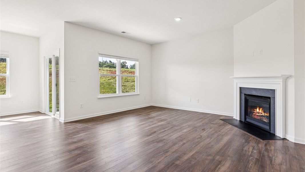 Spacious, unfurnished interior of a new home in Best Farms, Maryville (Image 13).