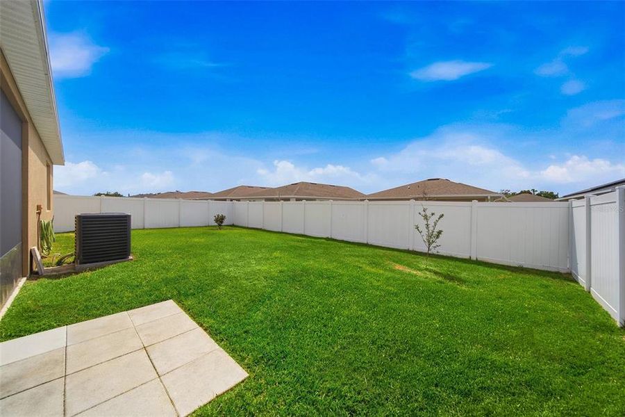 Exterior details and patio area of a home in , Haines City (Image 4).
