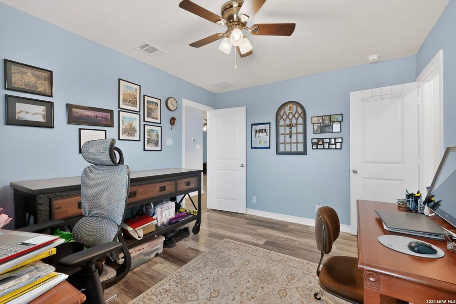 Furnished interior view inside a new home in Redbird Ranch, San Antonio (Image 19). Furnished interior view inside a new home in Redbird Ranch, San Antonio (Image 19).