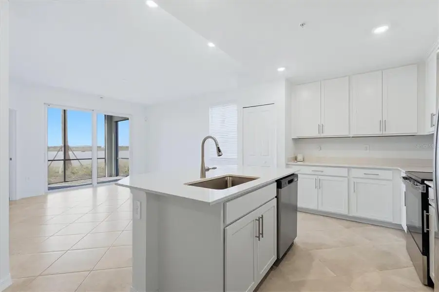 Furnished interior view inside a new home in , Bradenton (Image 14).