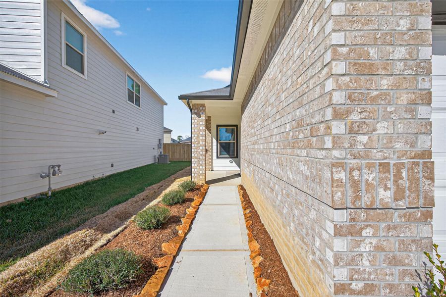 Exterior details and patio area of a home in Woodland Lakes, Houston (Image 24).