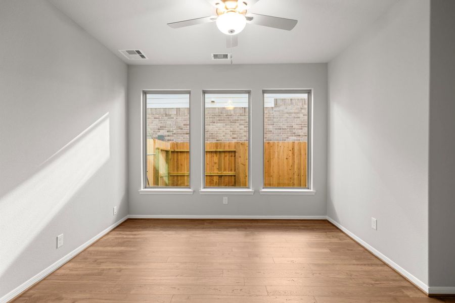 Spacious, unfurnished interior of a new home in The Meadows at Imperial Oaks 60', Conroe (Image 30).