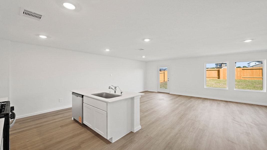 Spacious, unfurnished interior of a new home in Westward Pointe, Sealy (Image 11).