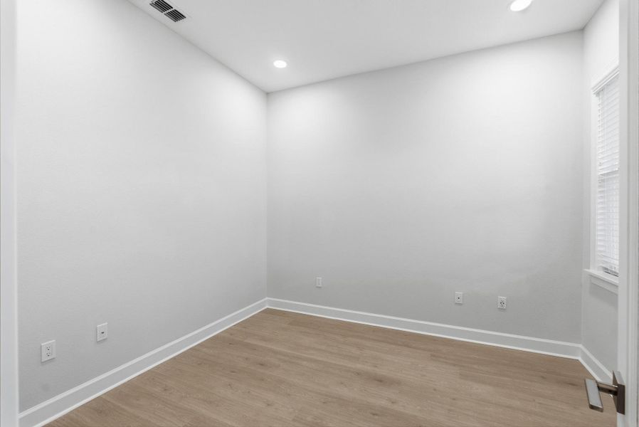 Representative unfurnished interior of a home built from the Bayview by SeaGate Homes in Beachview Cove, Ormond Beach (Image 29).