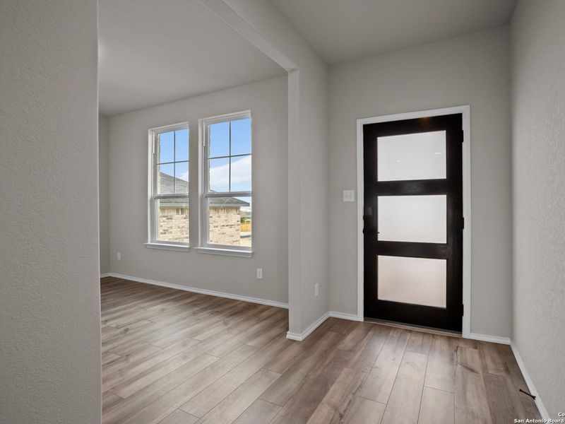 Spacious, unfurnished interior of a new home in Comanche Ridge, San Antonio (Image 19).