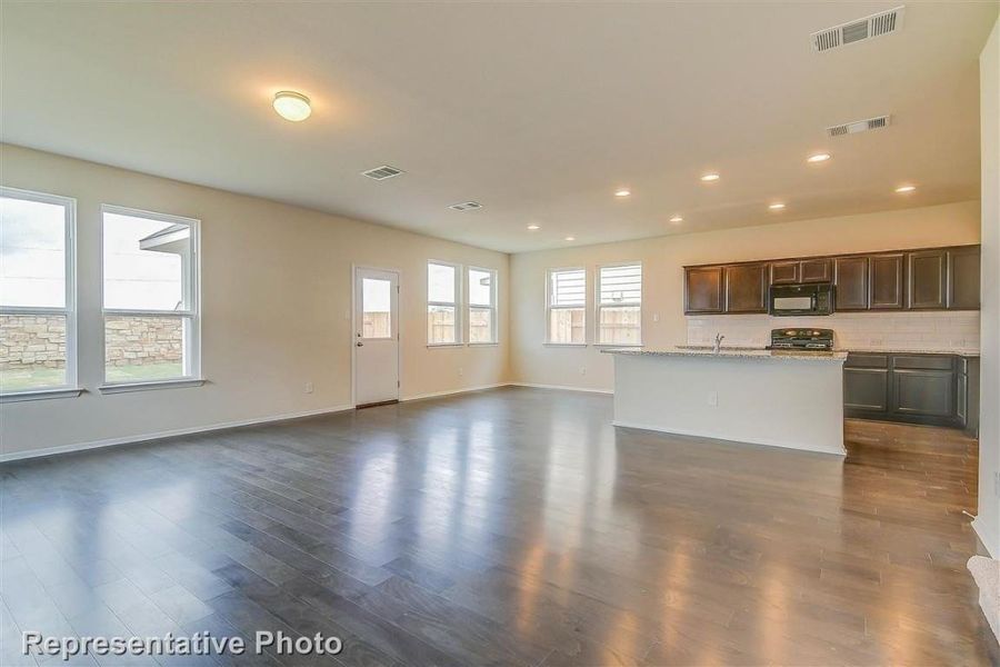 Spacious, unfurnished interior of a new home in Edgebrooke, Pflugerville (Image 8).