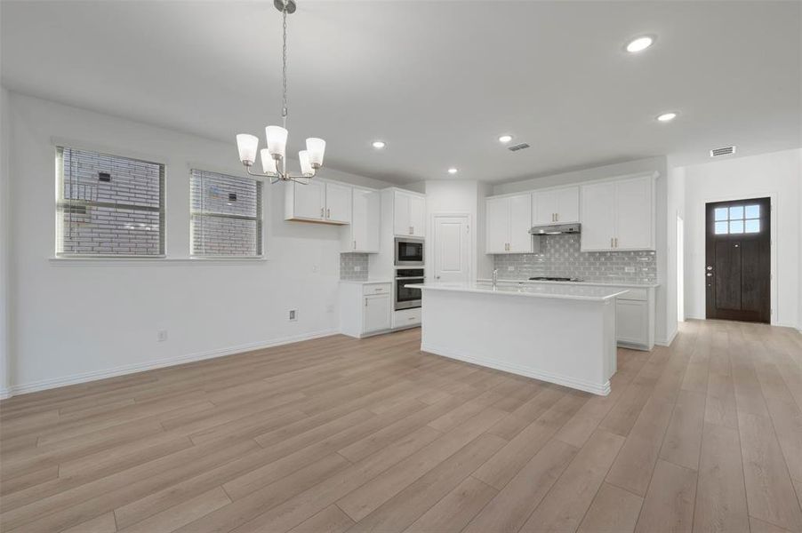 Spacious, unfurnished interior of a new home in Lily Creek at Sutton Fields, Aubrey (Image 24).