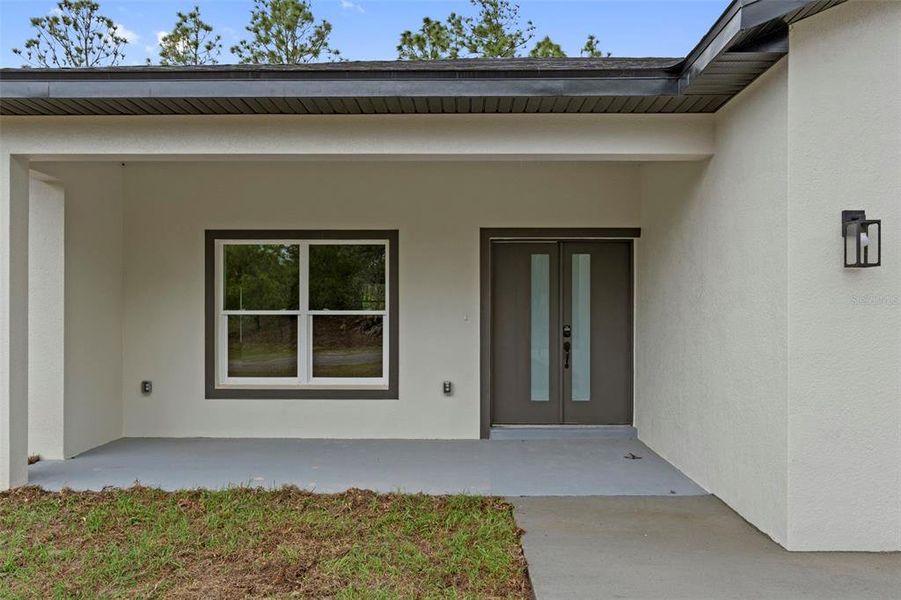 Exterior details and patio area of a home in , Citrus Springs (Image 4).