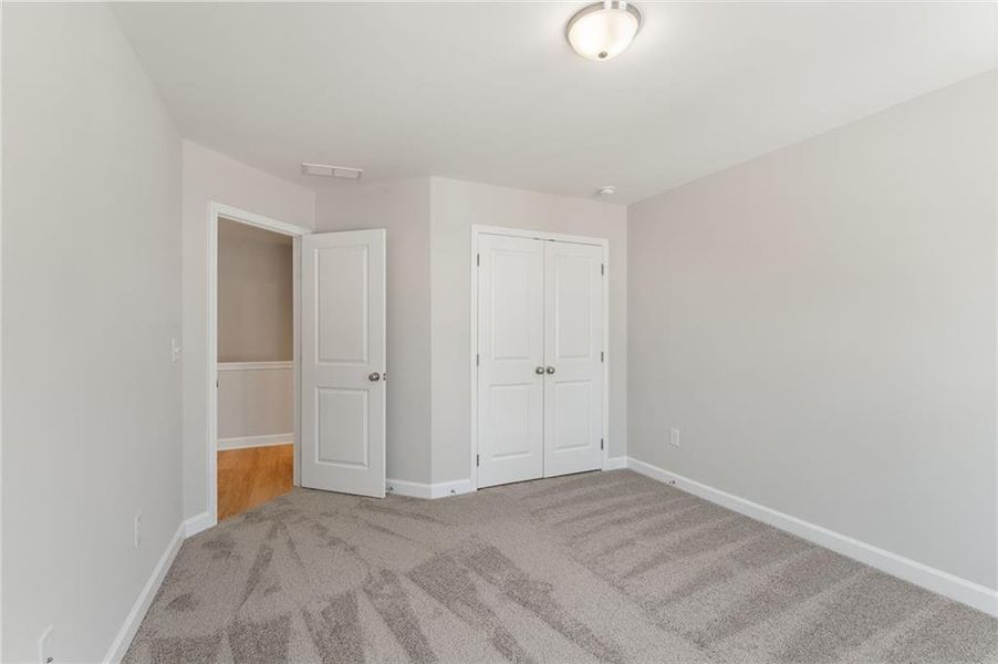 Spacious, unfurnished interior of a new home in Cherokee Township, Acworth (Image 24).
