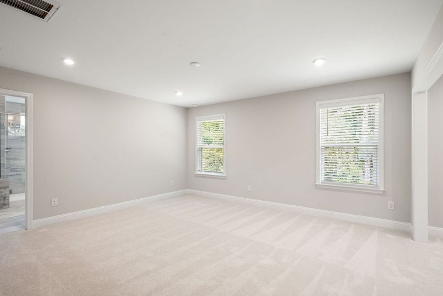 Spacious, unfurnished interior of a new home in Waterways, Richmond Hill (Image 64).