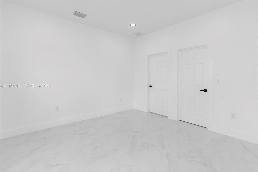 Spacious, unfurnished interior of a new home in , Lehigh Acres (Image 15).
