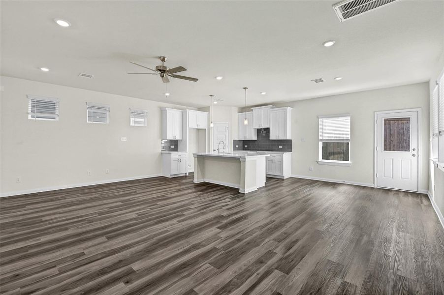Spacious, unfurnished interior of a new home in Aldine Pines, Houston (Image 19). Spacious, unfurnished interior of a new home in Aldine Pines, Houston (Image 19).