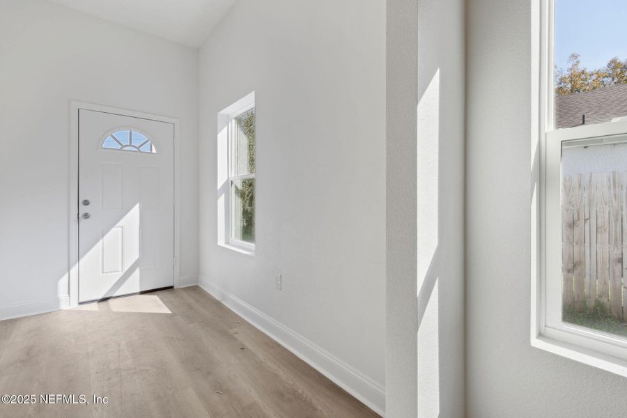 Spacious, unfurnished interior of a new home in , Middleburg (Image 18).